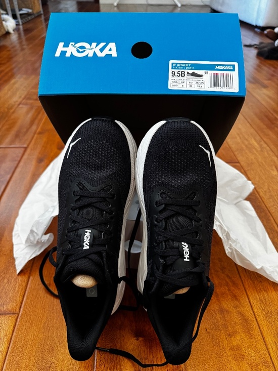 Hoka Shoes - Hoke Arahi 7 Size 9 - NEW in Box!